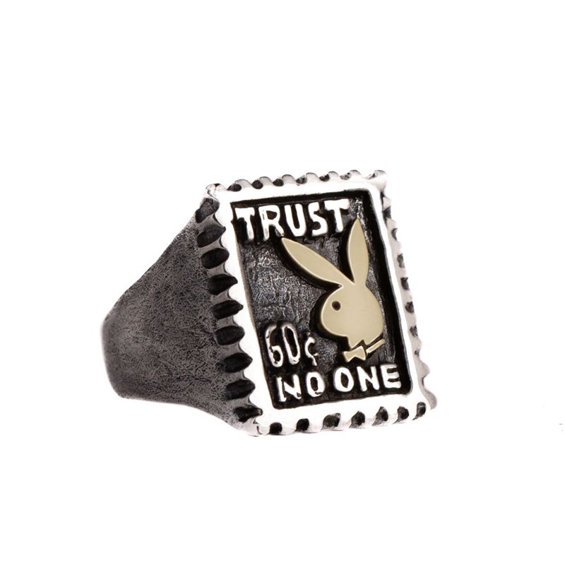 Joyería Playboy Trust No One Ring Hombre Grises | 3201-JPFMZ